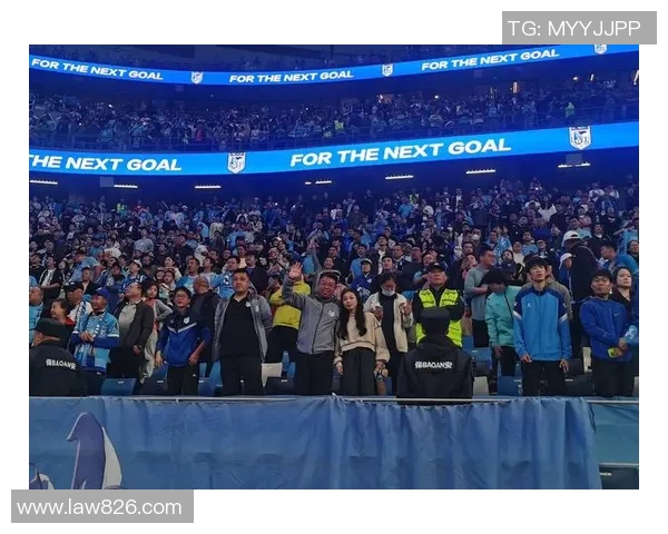 巴塞尔与锡永激战正酣球迷热情高涨走进看台助威