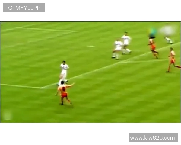 马丁内斯的传奇之路：从球场新星到足球巨星的成长历程